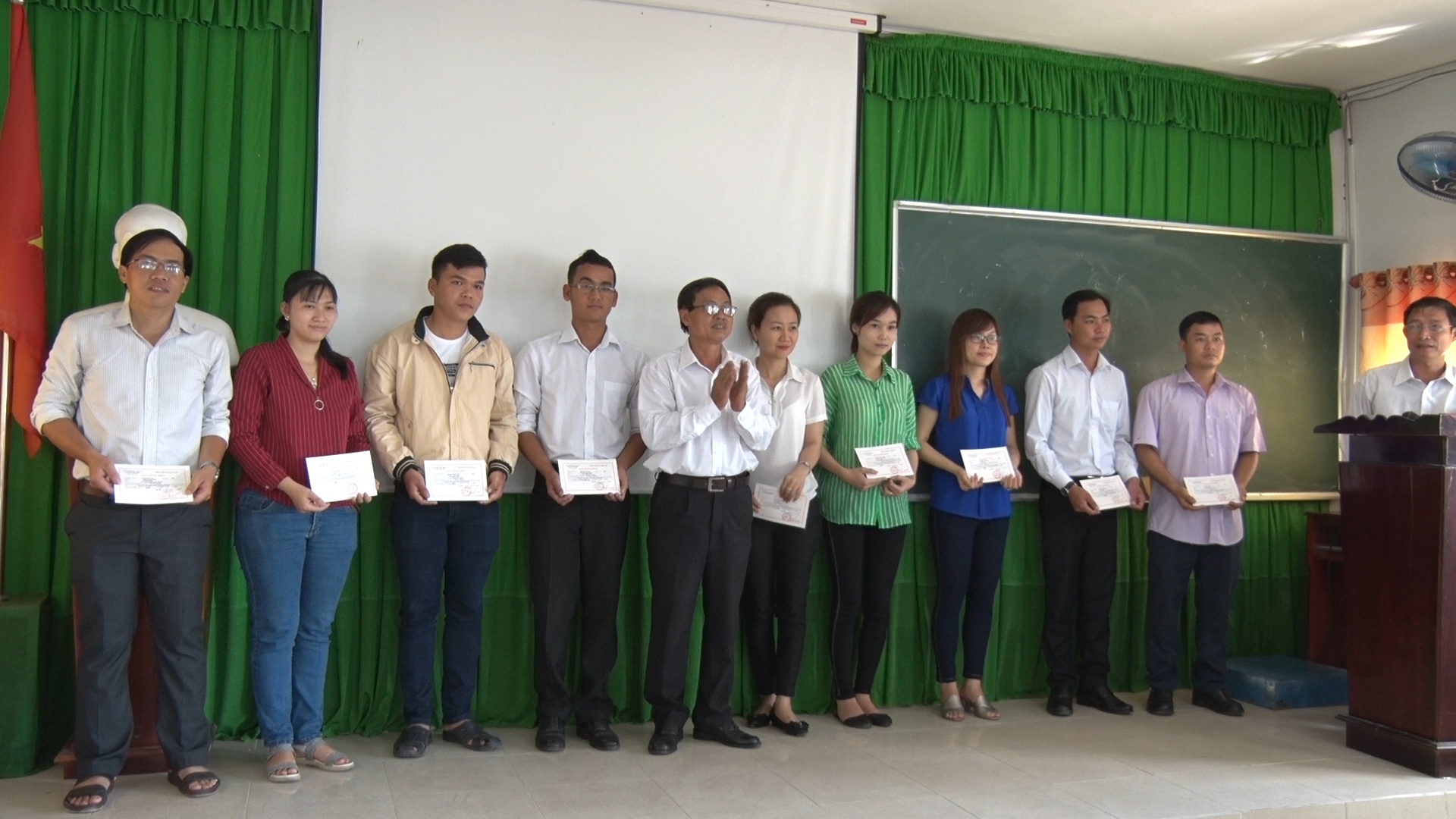 00935.00_00_00_34.Still002 (1).jpg